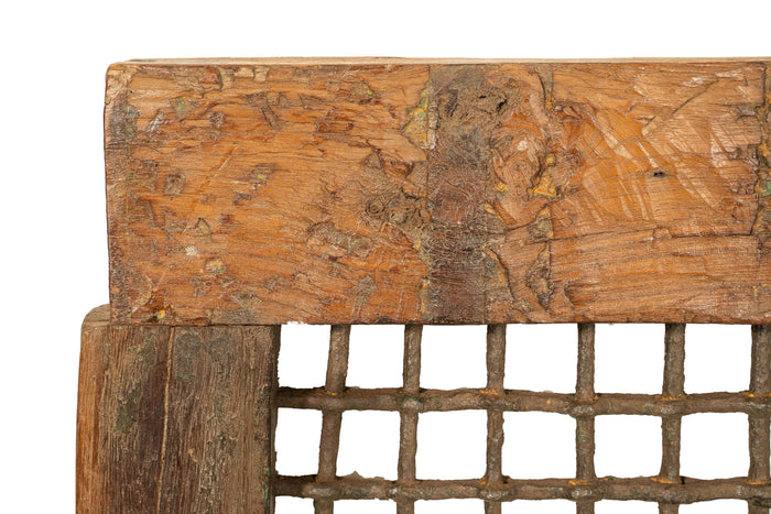 Biscottini Finestra finestrina grata in legno massello e in ferro antica e vecchia medievale con telaio da interno o da esterno