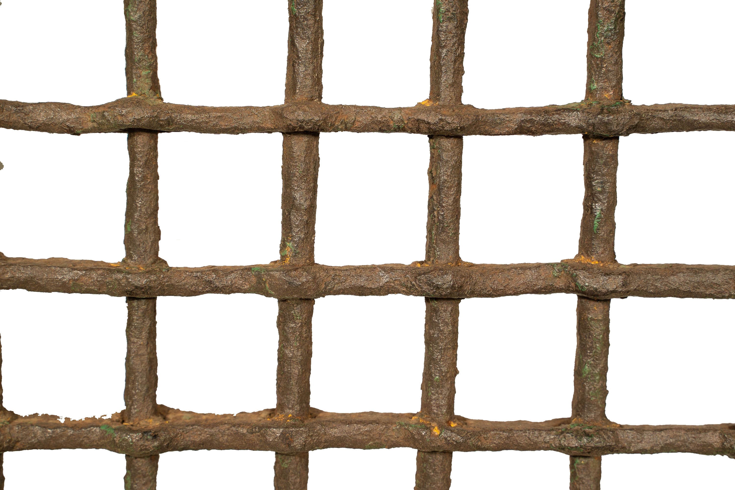 Biscottini Finestra finestrina grata in legno massello e in ferro antica e vecchia medievale con telaio da interno o da esterno