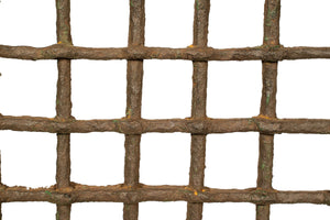 Biscottini Finestra finestrina grata in legno massello e in ferro antica e vecchia medievale con telaio da interno o da esterno