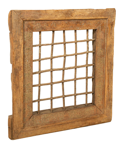 Biscottini Finestra finestrina grata in legno massello e in ferro antica e vecchia medievale con telaio da interno o da esterno