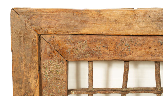 Biscottini Finestra finestrina grata in legno massello e in ferro antica e vecchia medievale con telaio da interno o da esterno