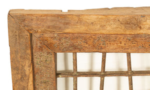 Biscottini Finestra finestrina grata in legno massello e in ferro antica e vecchia medievale con telaio da interno o da esterno