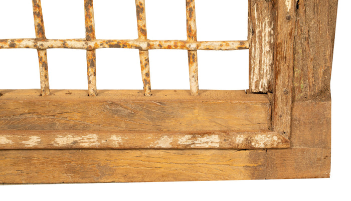 Biscottini Finestra finestrina grata in legno massello e in ferro antica e vecchia medievale con telaio da interno o da esterno