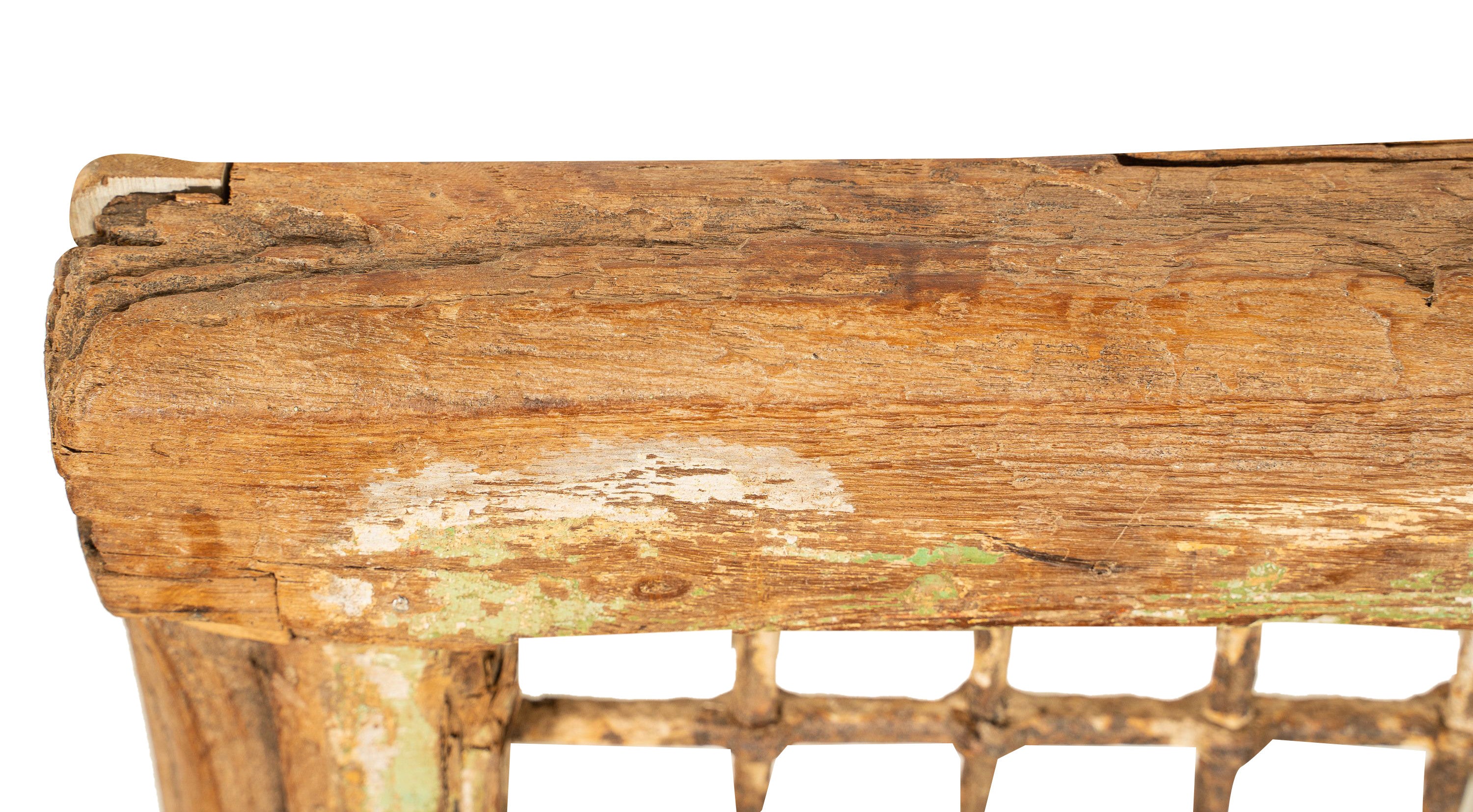 Biscottini Finestra finestrina grata in legno massello e in ferro antica e vecchia medievale con telaio da interno o da esterno