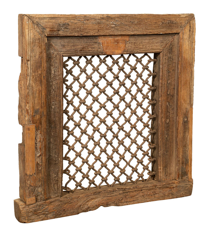 Biscottini Finestra finestrina grata in legno massello e in ferro antica e vecchia medievale con telaio da interno o da esterno