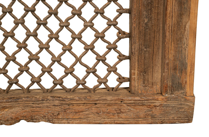 Biscottini Finestra finestrina grata in legno massello e in ferro antica e vecchia medievale con telaio da interno o da esterno