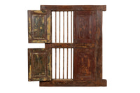 Biscottini Finestra finestrina grata in legno massello e in ferro antica e vecchia medievale con telaio da interno o da esterno