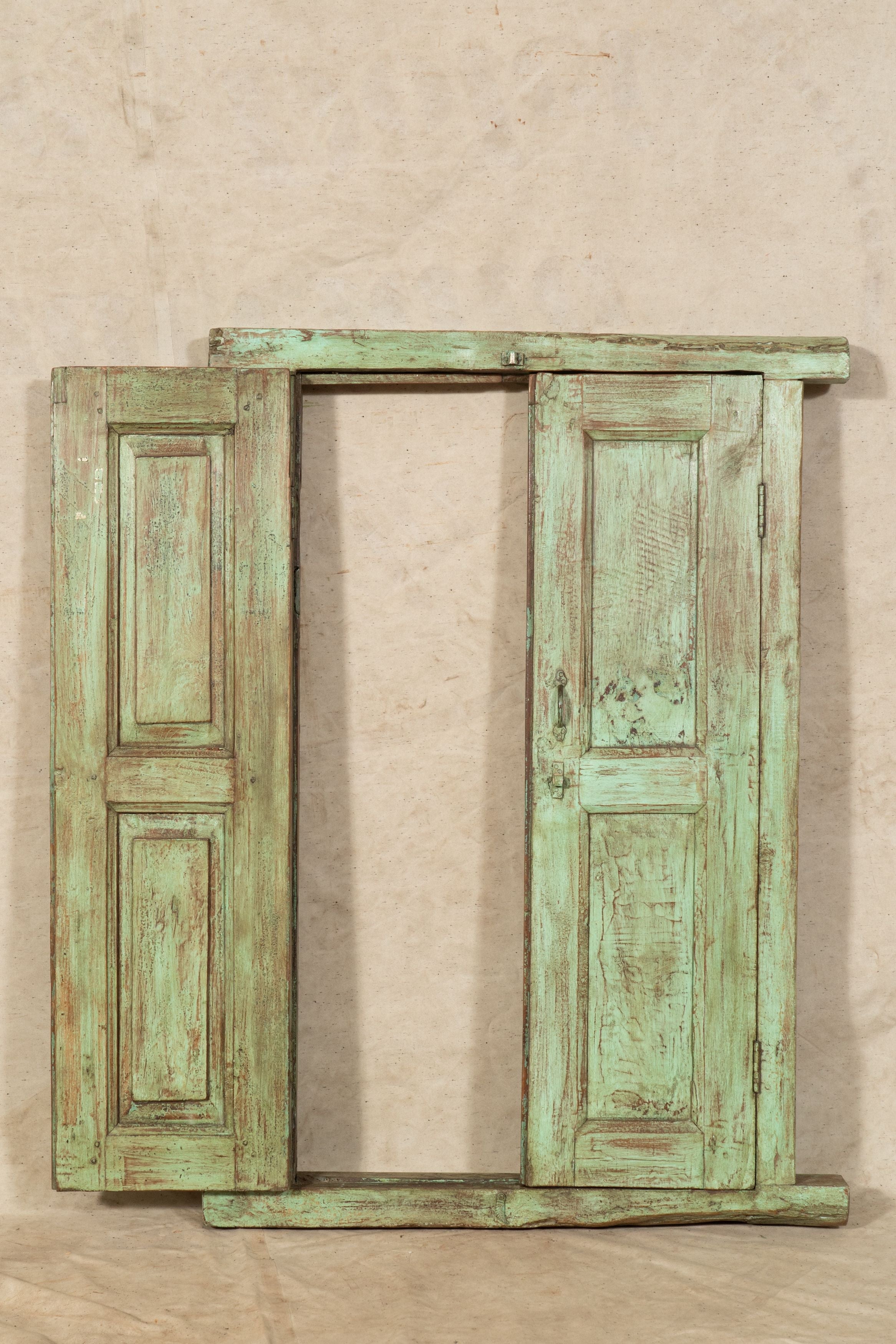 Biscottini Finestra finestrina grata porta in legno massello e in ferro antica e vecchia con telaio da interno o da esterno