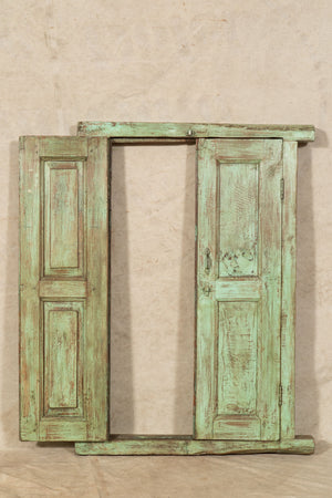 Biscottini Finestra finestrina grata porta in legno massello e in ferro antica e vecchia con telaio da interno o da esterno