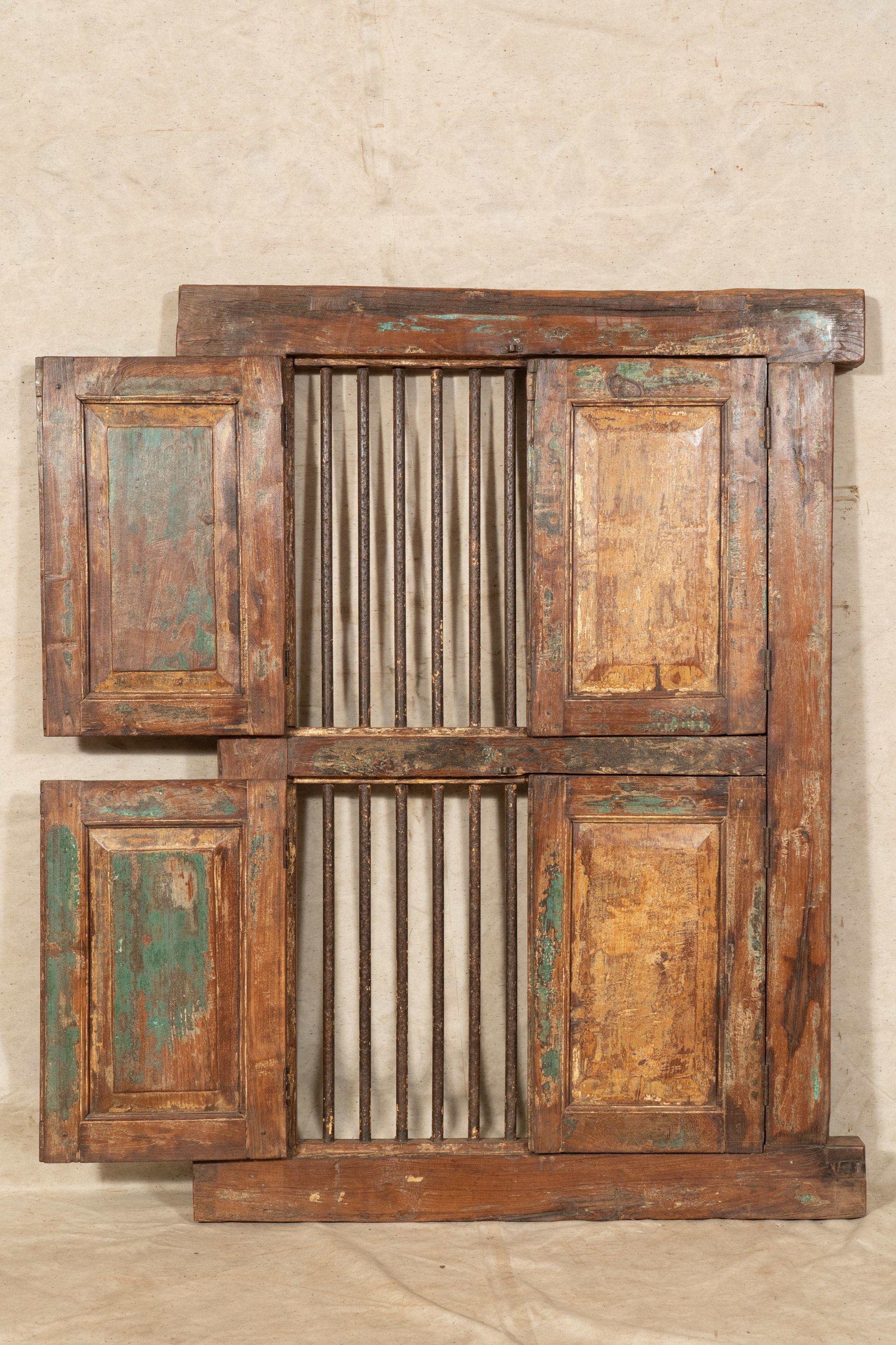 Biscottini Finestra finestrina grata porta in legno massello e in ferro antica e vecchia con telaio da interno o da esterno