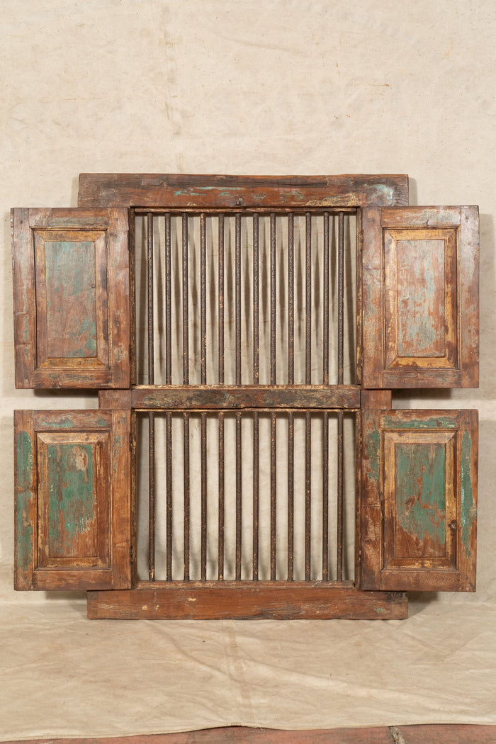 Biscottini Finestra finestrina grata porta in legno massello e in ferro antica e vecchia con telaio da interno o da esterno