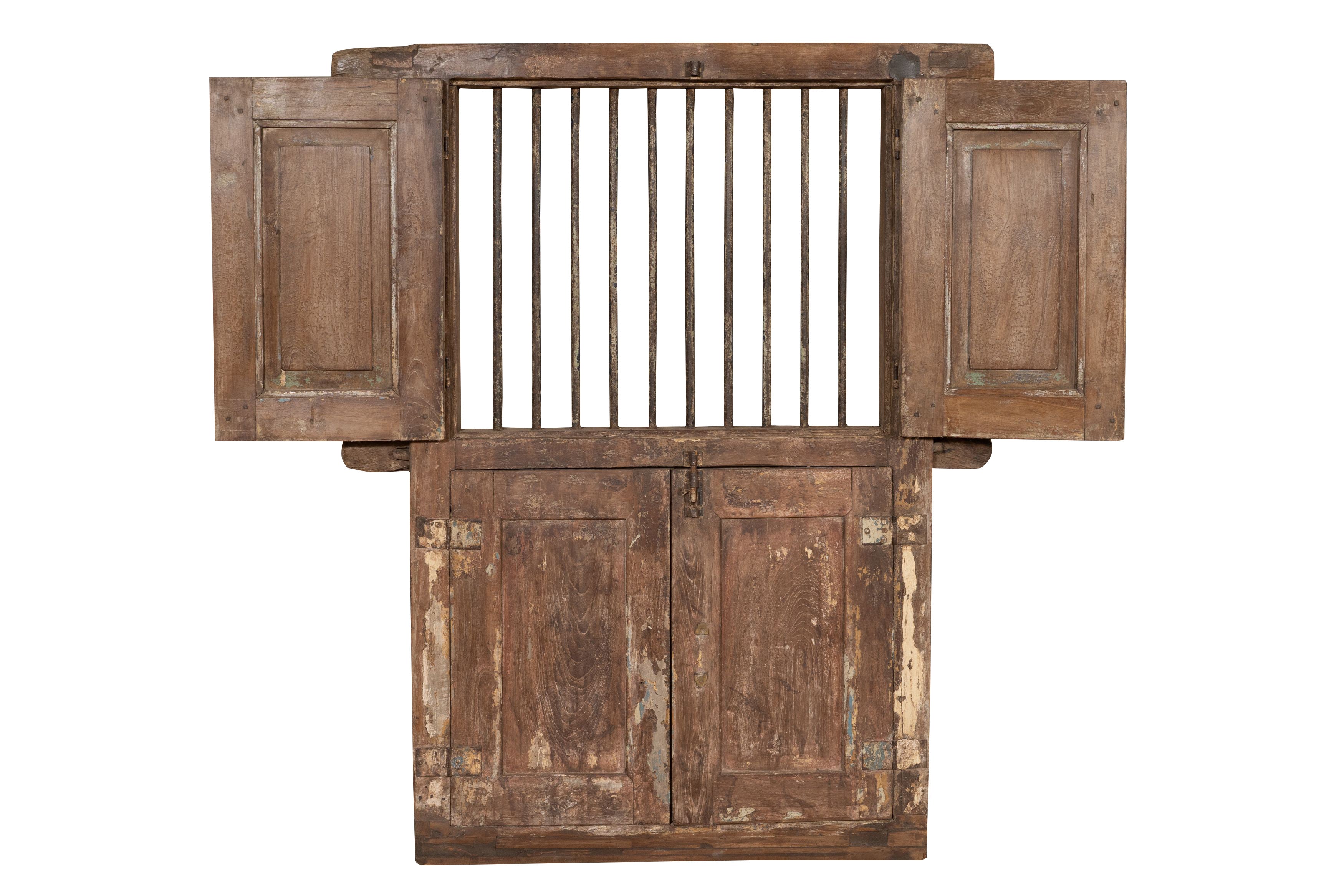 Biscottini Finestra finestrina grata porta in legno massello e in ferro antica e vecchia con telaio da interno o da esterno