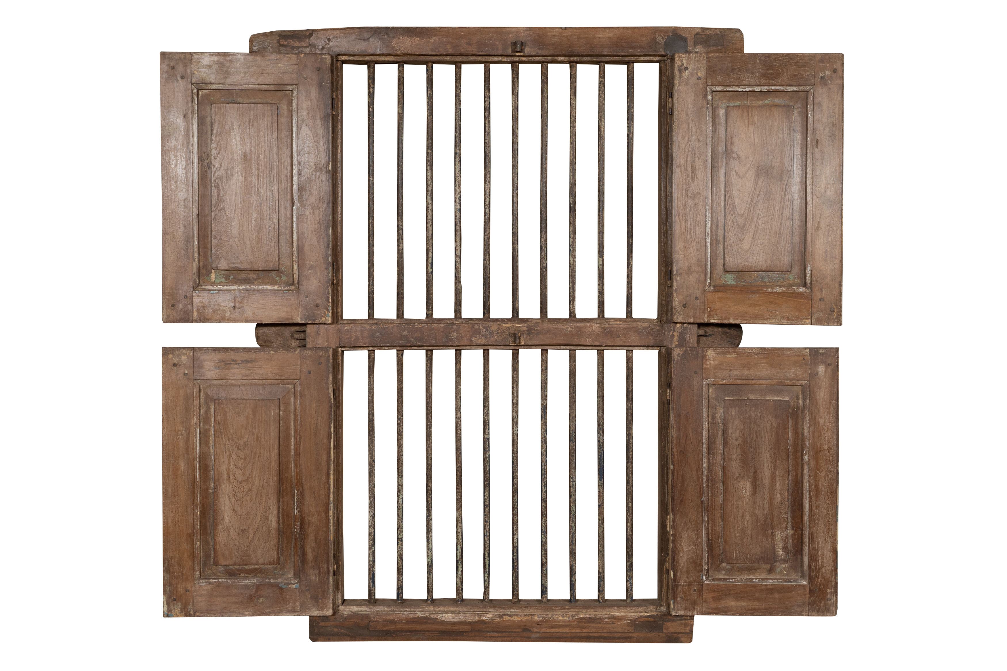 Biscottini Finestra finestrina grata porta in legno massello e in ferro antica e vecchia con telaio da interno o da esterno