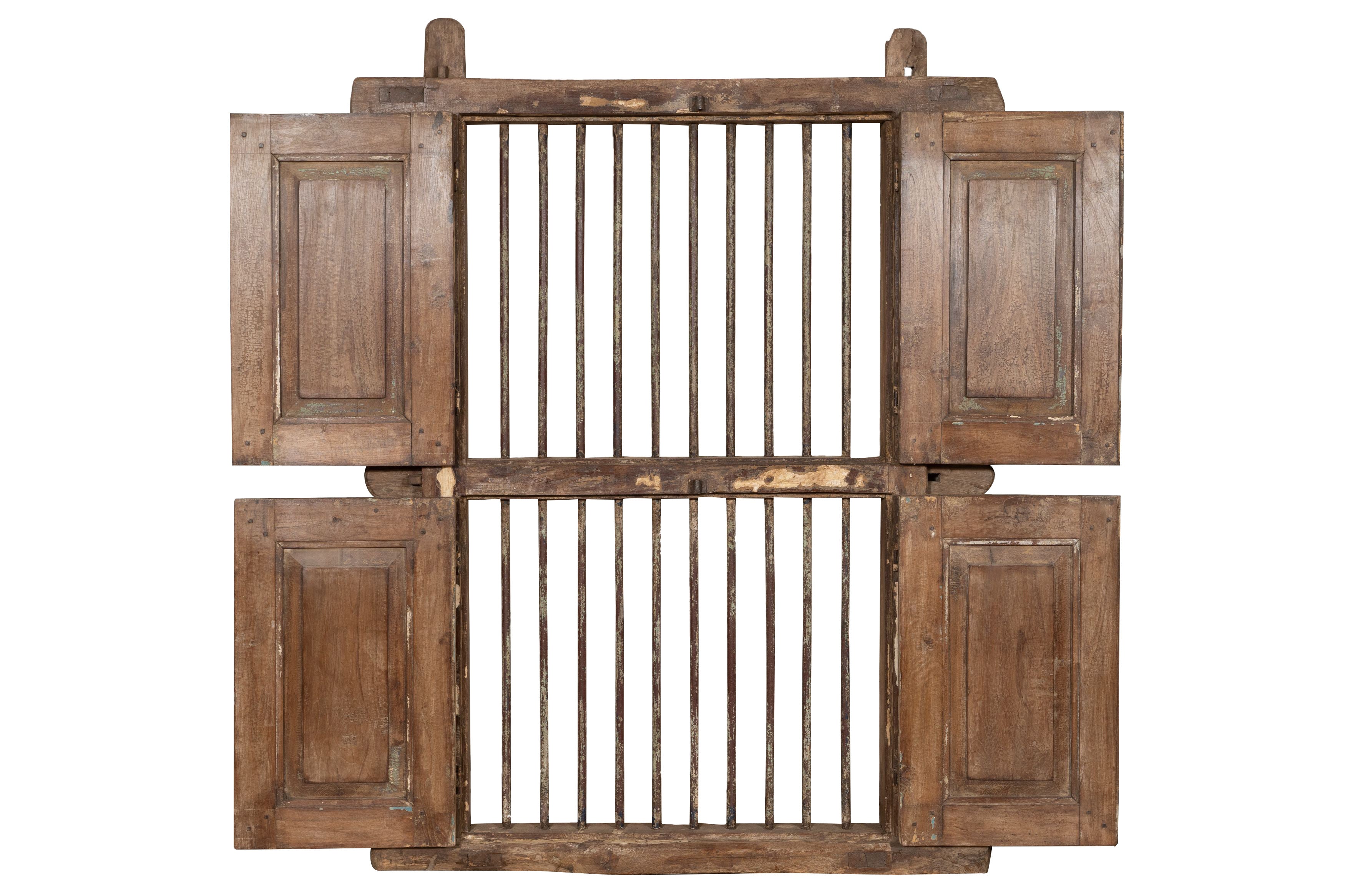 Biscottini Finestra finestrina grata porta in legno massello e in ferro antica e vecchia con telaio da interno o da esterno