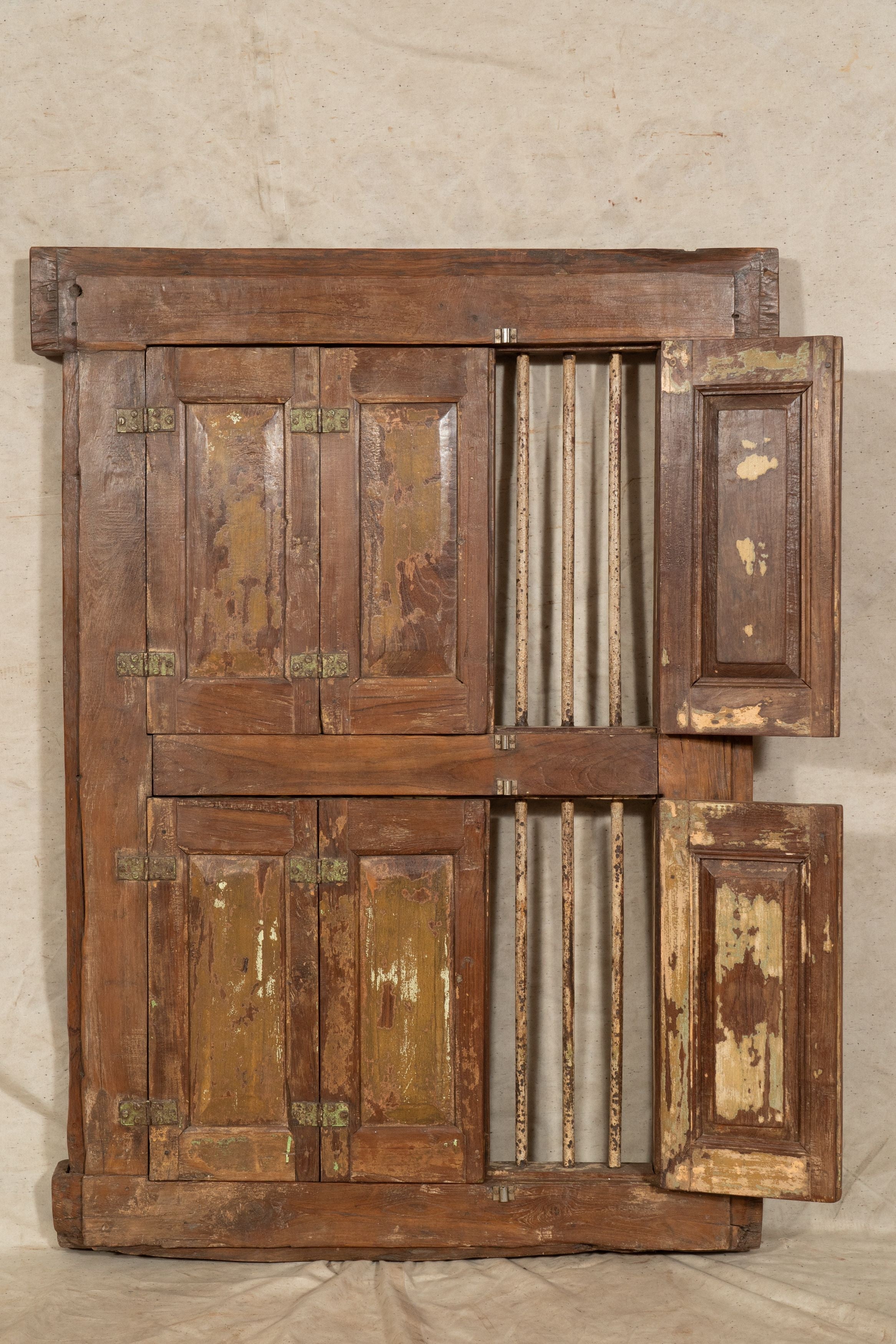 Biscottini Finestra finestrina grata porta in legno massello e in ferro antica e vecchia con telaio da interno o da esterno