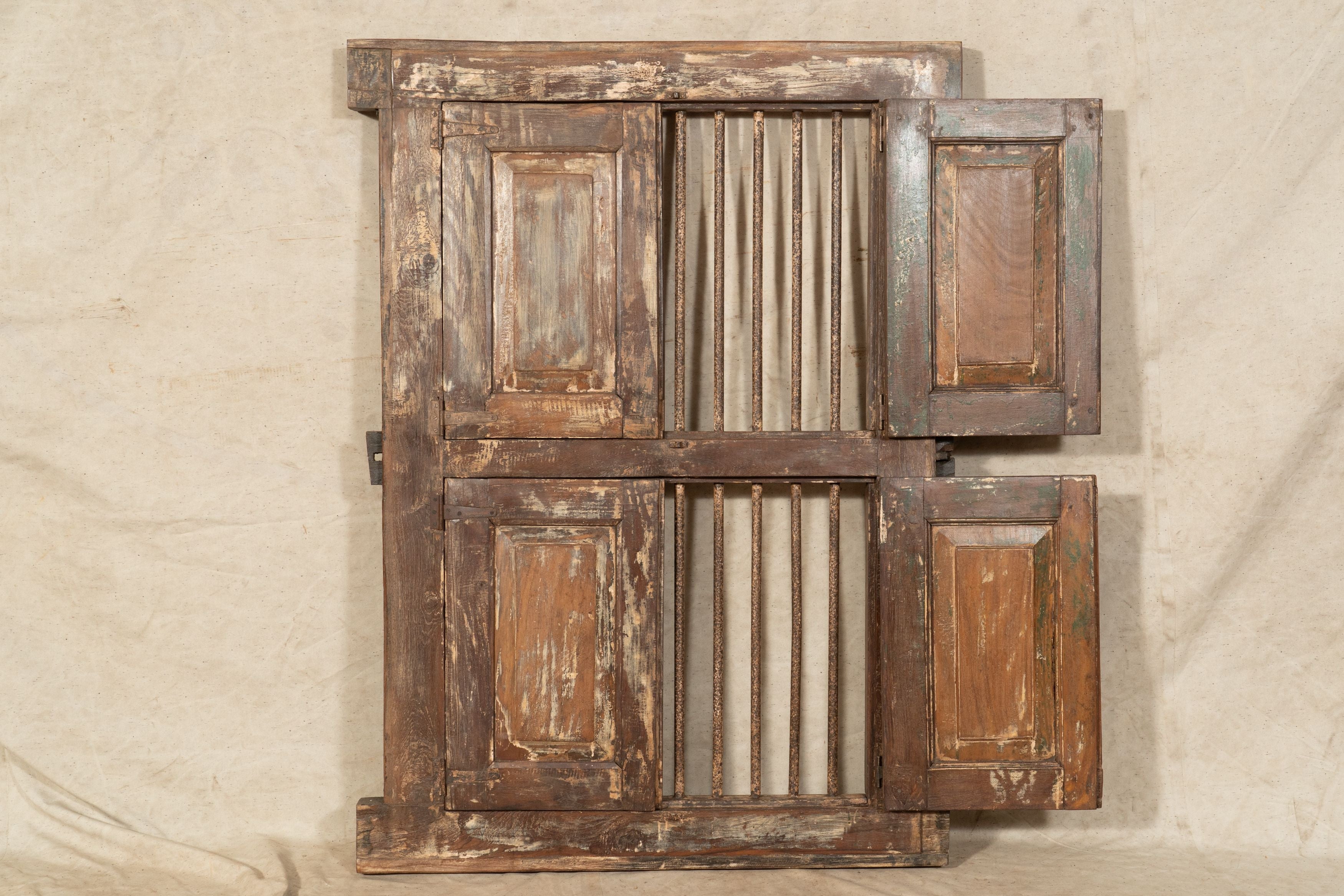 Biscottini Finestra finestrina grata porta in legno massello e in ferro antica e vecchia con telaio da interno o da esterno