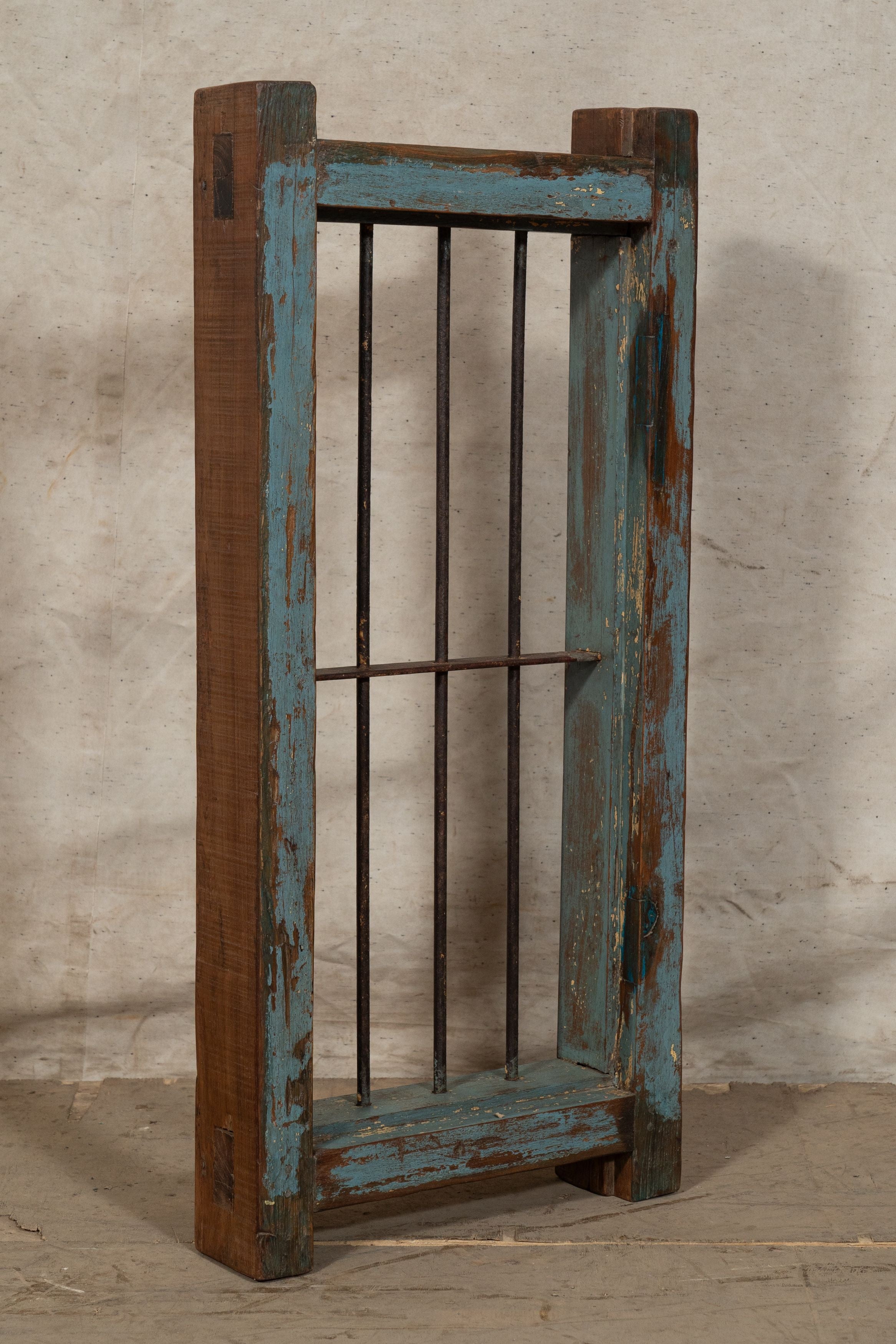 Biscottini Finestra finestrina grata porta in legno massello e in ferro antica e vecchia con telaio da interno o da esterno