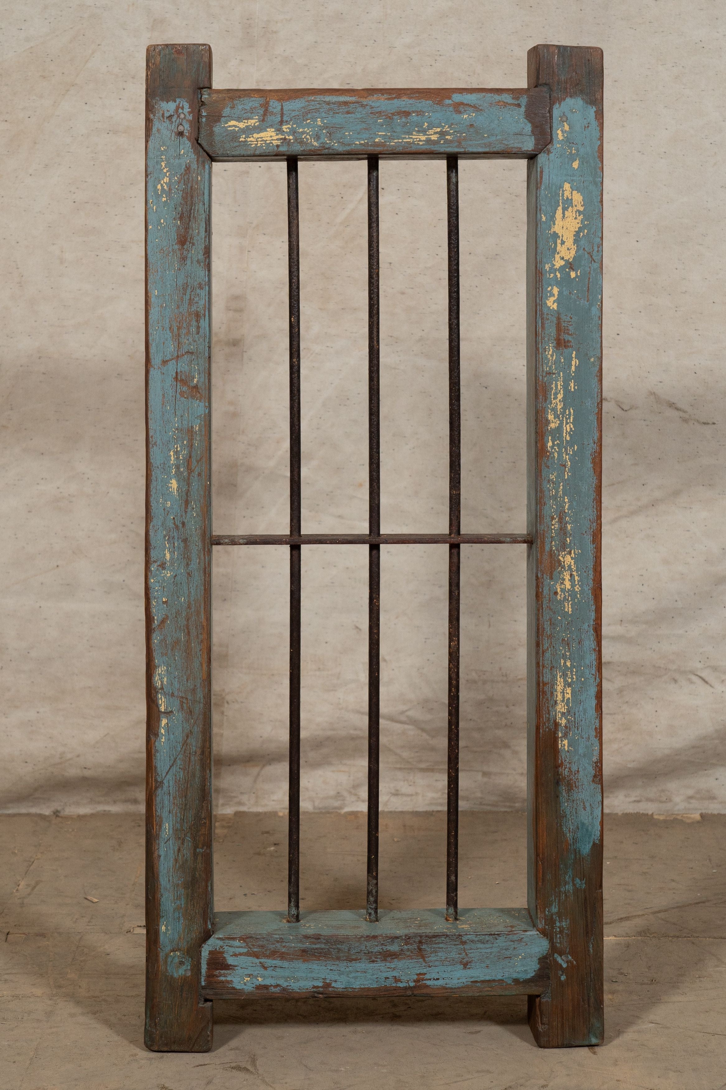 Biscottini Finestra finestrina grata porta in legno massello e in ferro antica e vecchia con telaio da interno o da esterno