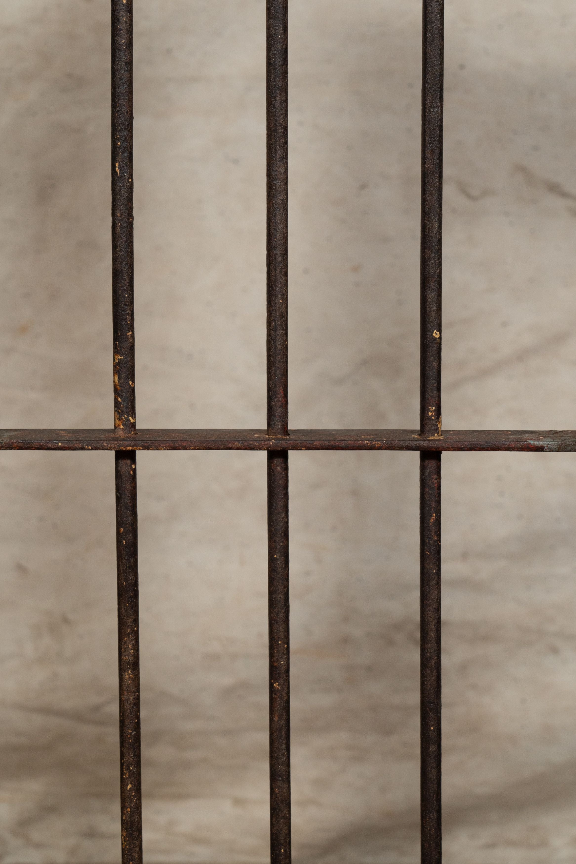 Biscottini Finestra finestrina grata porta in legno massello e in ferro antica e vecchia con telaio da interno o da esterno