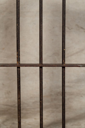 Biscottini Finestra finestrina grata porta in legno massello e in ferro antica e vecchia con telaio da interno o da esterno