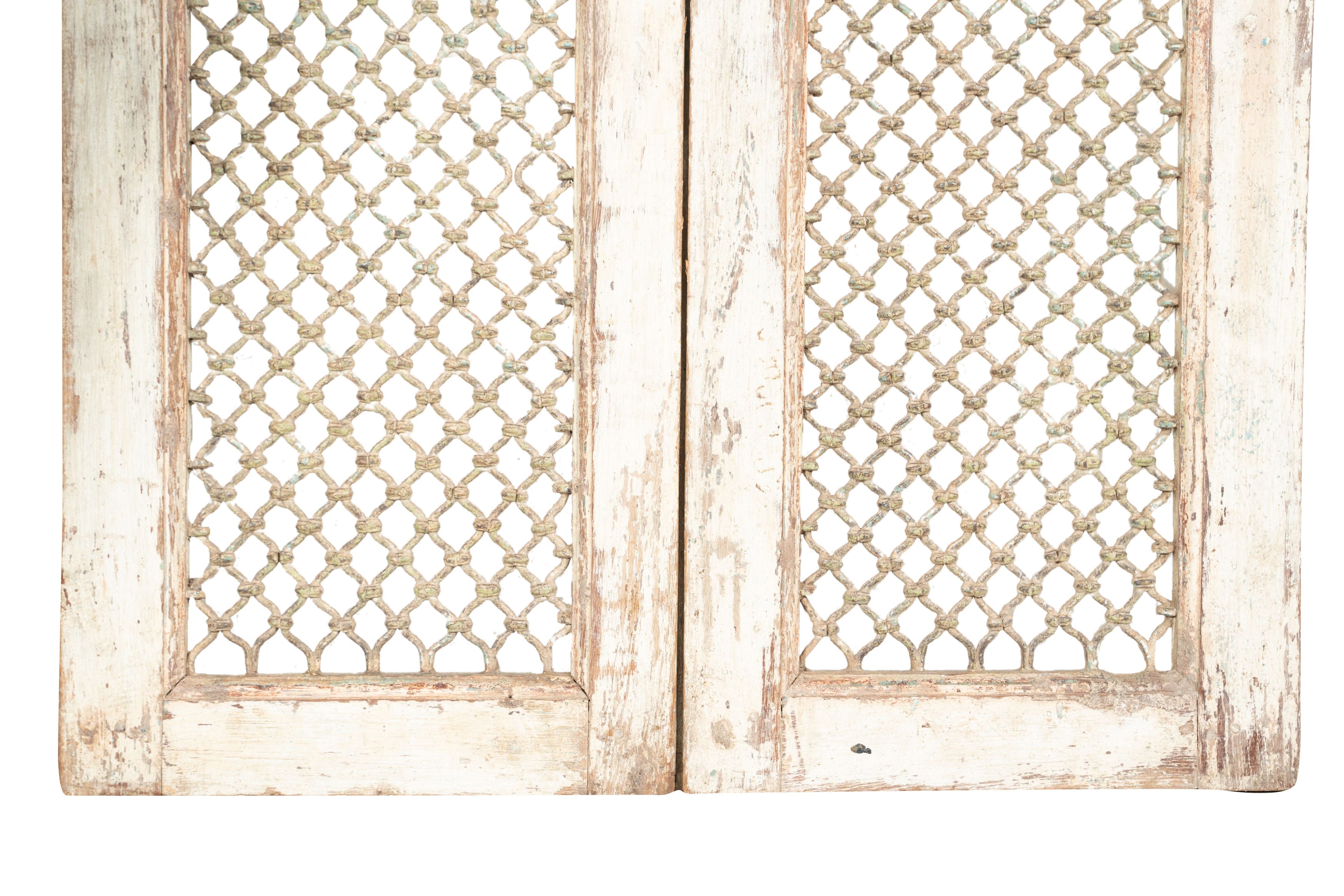 Biscottini Finestra finestrina grata porta in legno massello e in ferro antica e vecchia con telaio da interno o da esterno