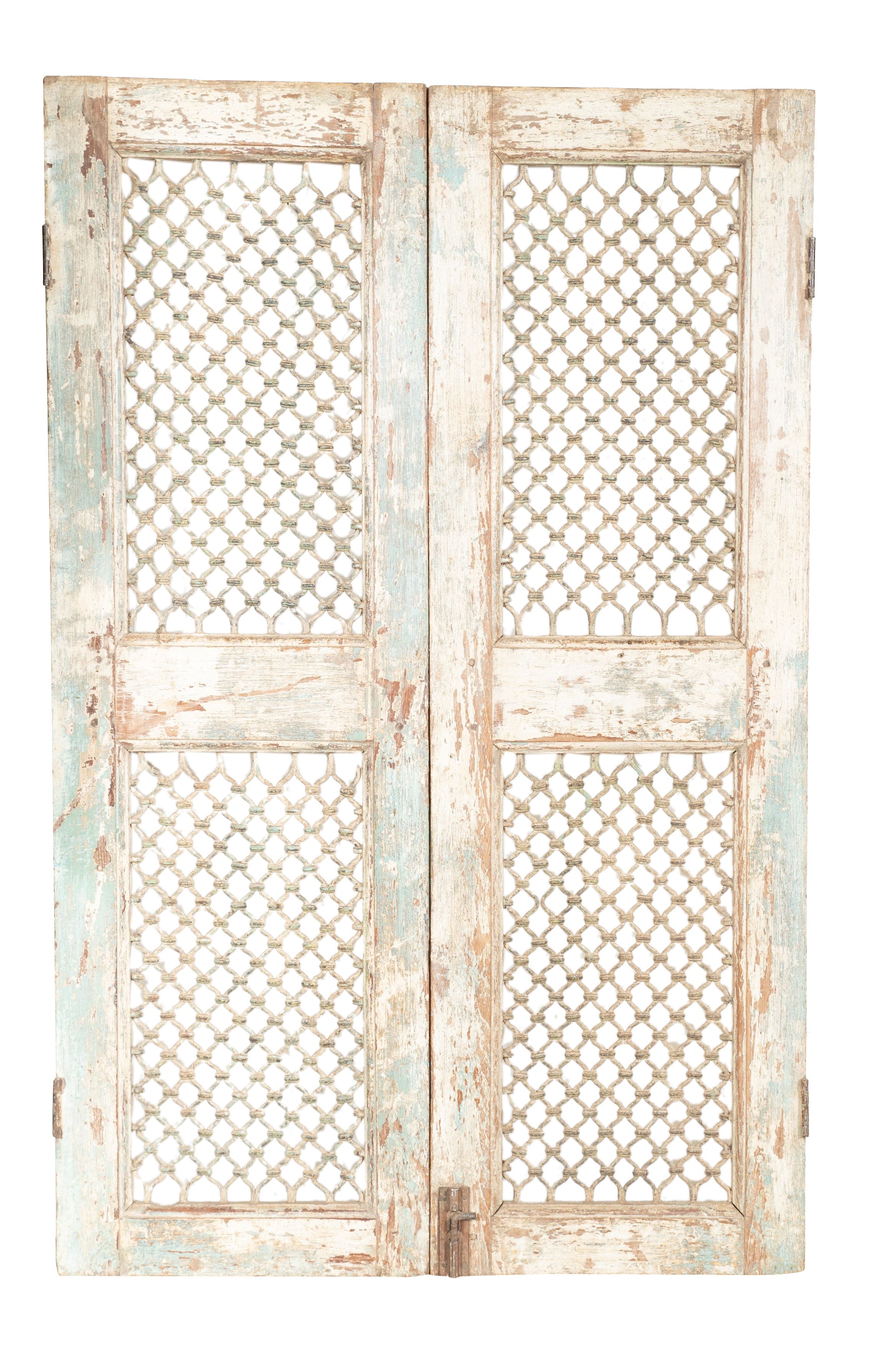 Biscottini Finestra finestrina grata porta in legno massello e in ferro antica e vecchia con telaio da interno o da esterno