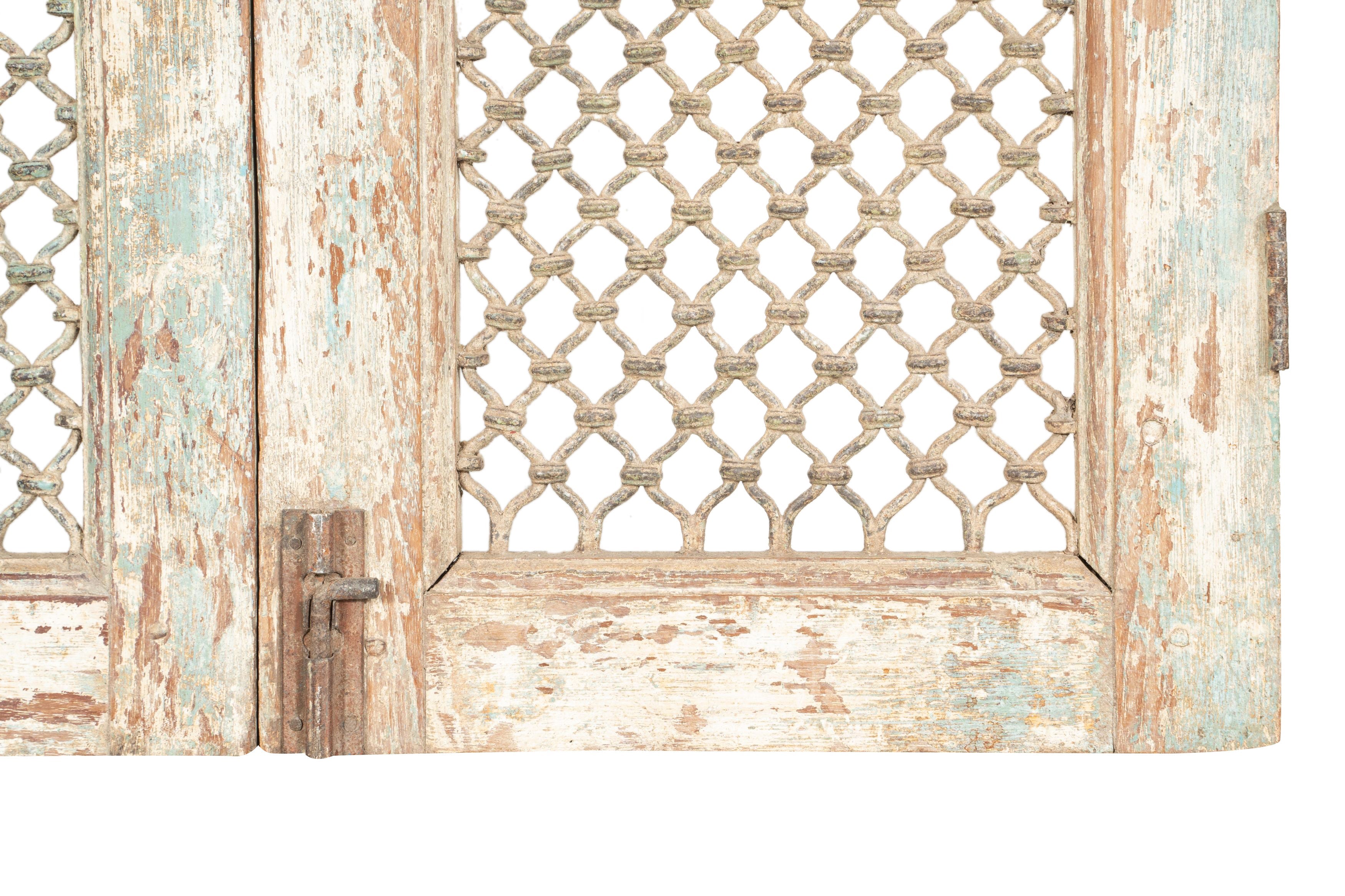 Biscottini Finestra finestrina grata porta in legno massello e in ferro antica e vecchia con telaio da interno o da esterno