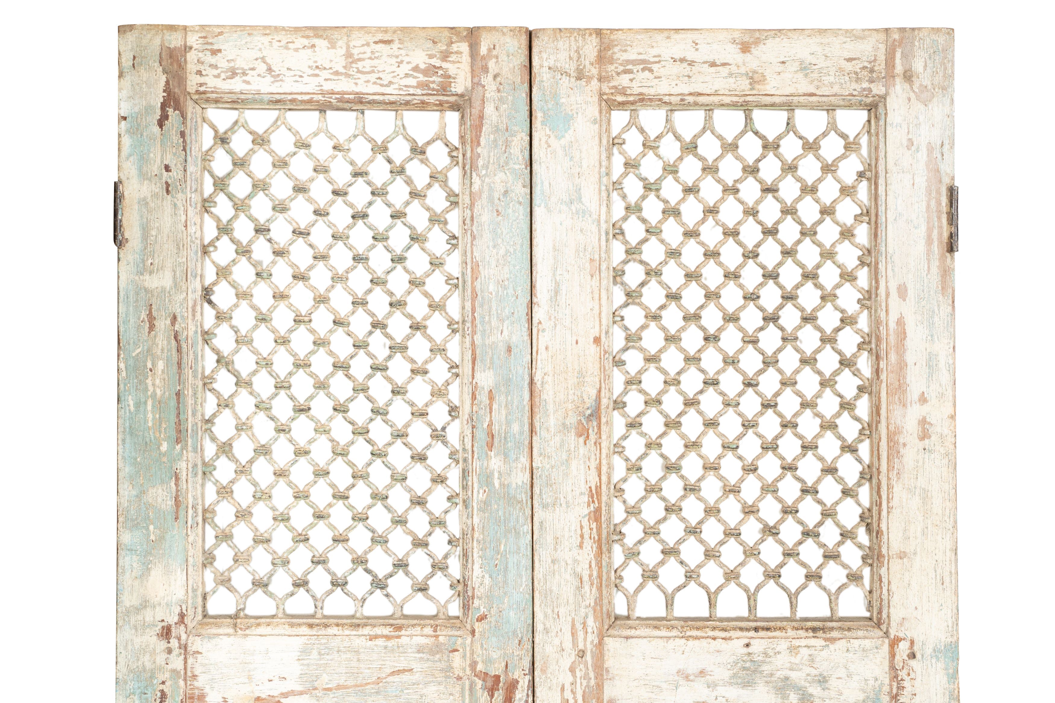 Biscottini Finestra finestrina grata porta in legno massello e in ferro antica e vecchia con telaio da interno o da esterno