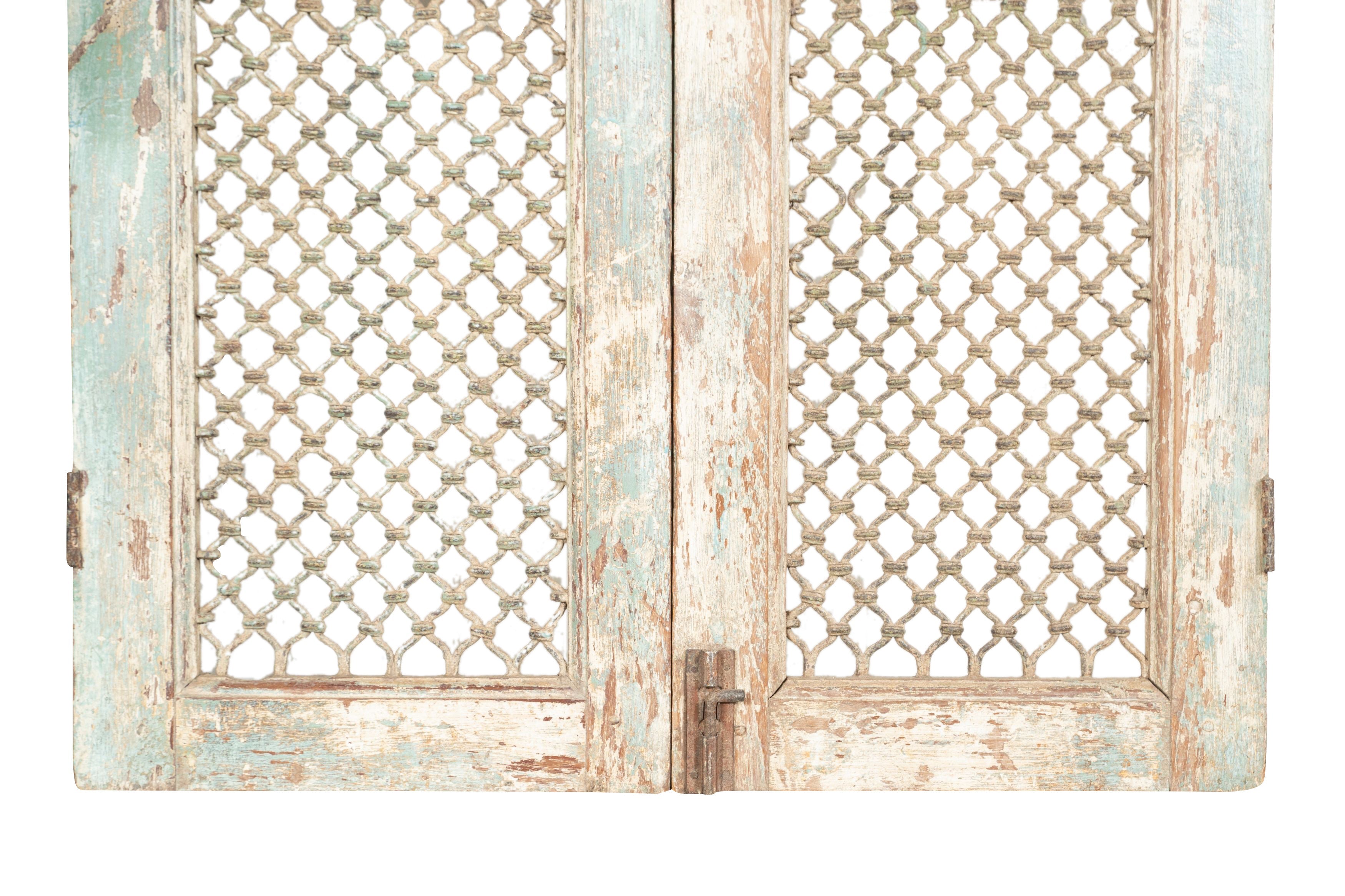 Biscottini Finestra finestrina grata porta in legno massello e in ferro antica e vecchia con telaio da interno o da esterno