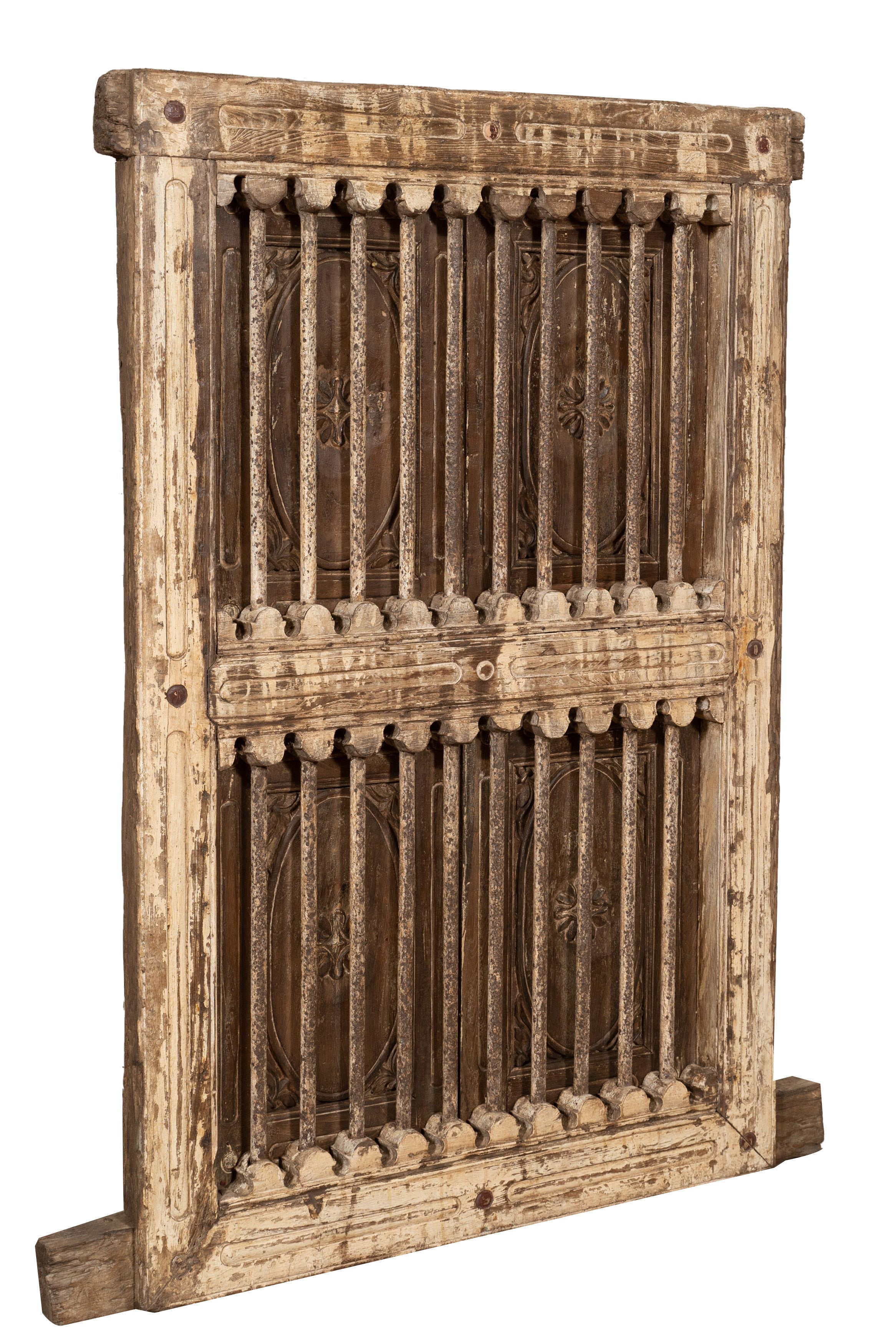 Biscottini Finestra finestrina grata porta in legno massello e in ferro antica e vecchia con telaio da interno o da esterno