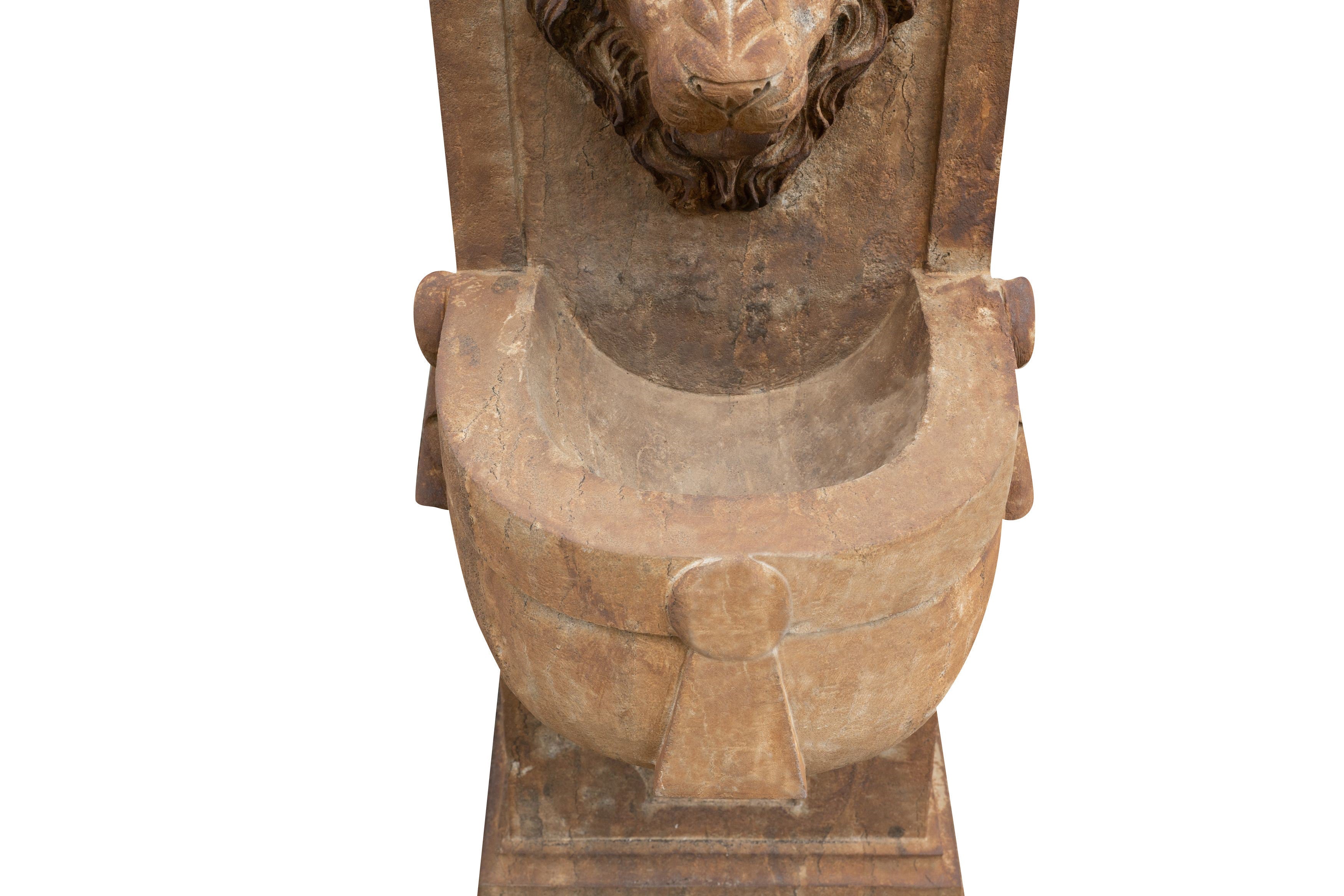 Biscottini Fontana a muro in pietra L40xPR59xH125 cm smontabile dimensioni realizzata