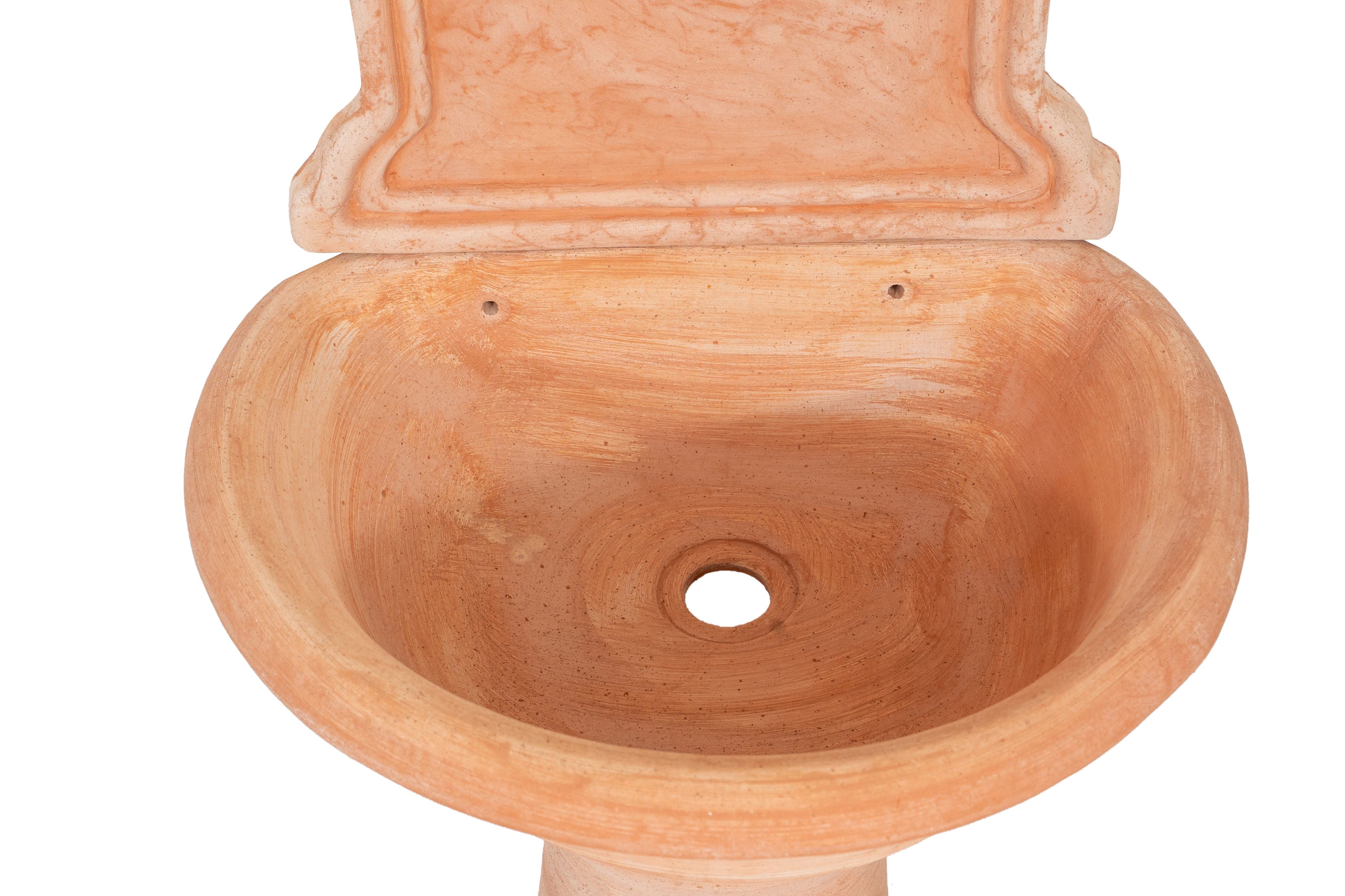Biscottini Fontana a muro invecchiata in terracotta toscana a base piccola 100% Made in Italy interamente Lavorata a Mano