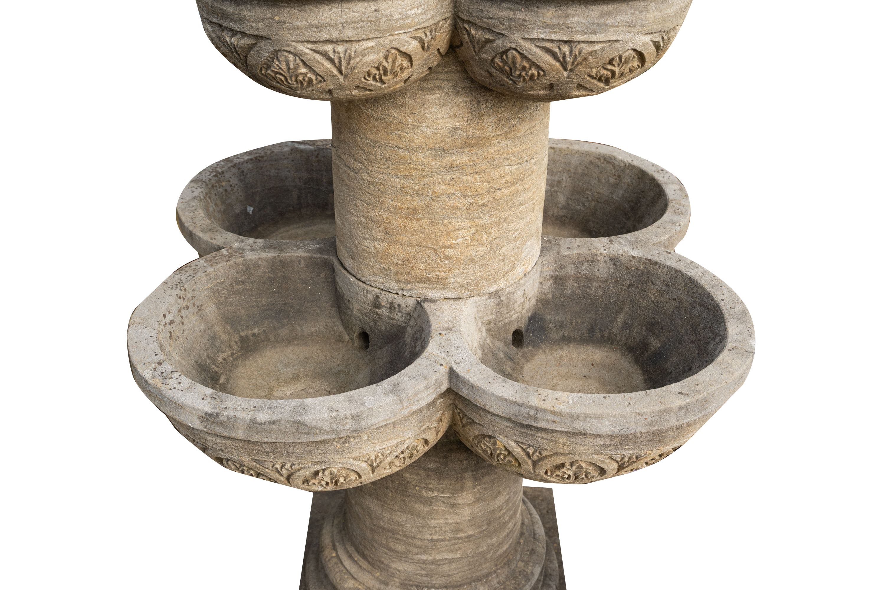 Biscottini Fontana con 8 Vasche in Pietra, L90xPR90xH160 cm Elegante otto giardino.