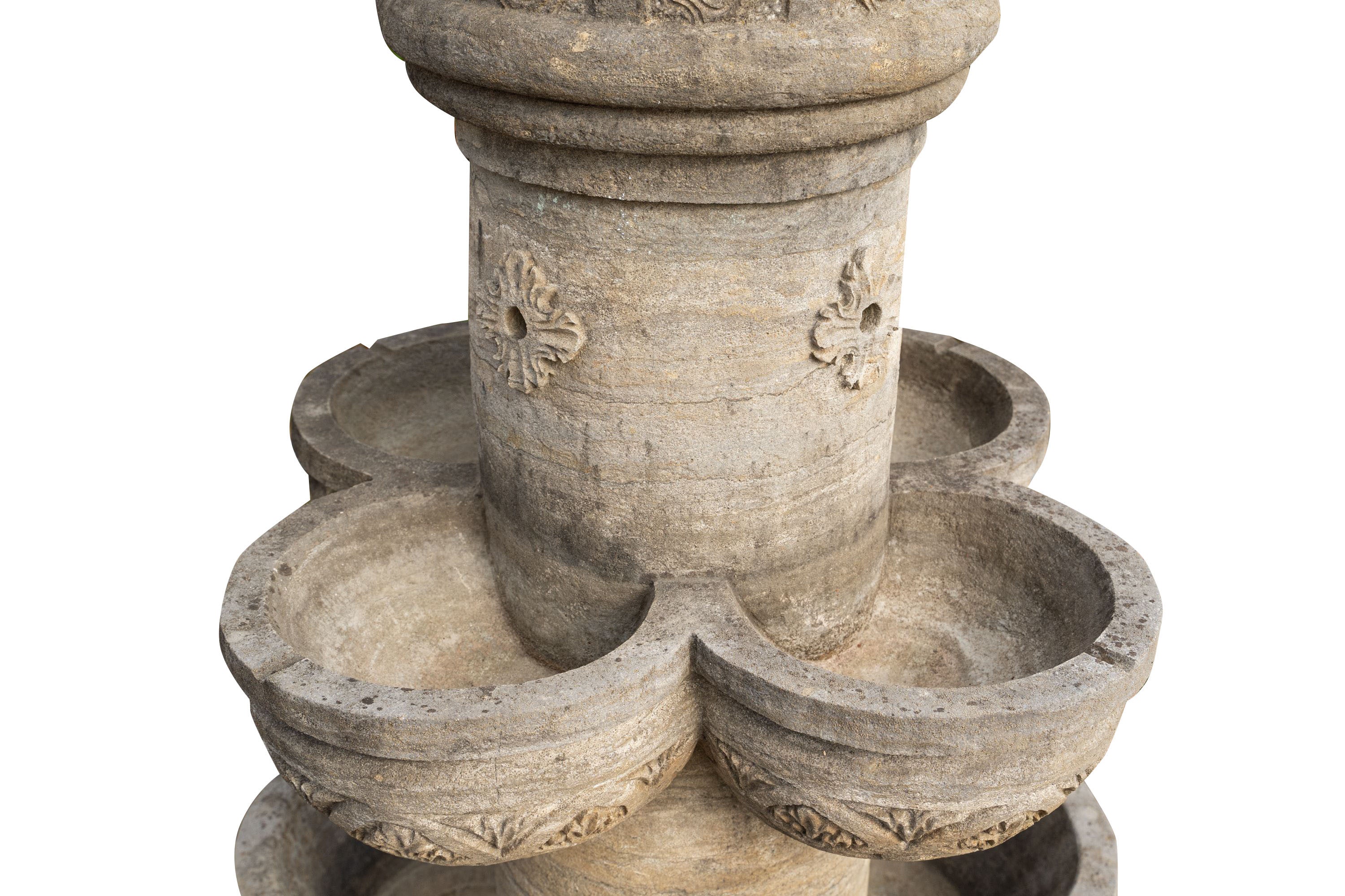 Biscottini Fontana con 8 Vasche in Pietra, L90xPR90xH160 cm Elegante otto giardino.