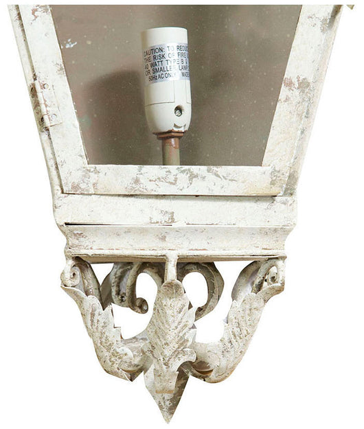 Biscottini Lampada applique a muro elettrificata in ferro battuto finitura bianca anticata L28xPR16,5xH61,5 cm