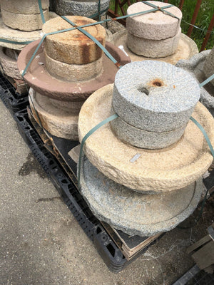 Biscottini Macina in pietra antica, misure assortite Vecchia pietra, passato Offerta