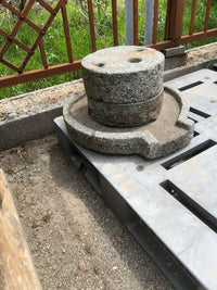 Biscottini Macina in pietra antica, misure assortite Vecchia pietra, passato Offerta