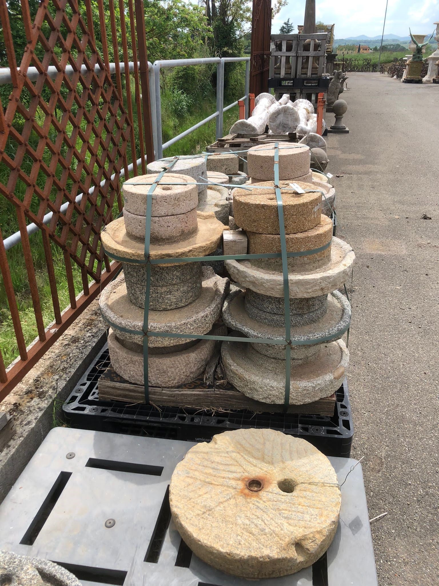 Biscottini Macina in pietra antica, misure assortite Vecchia pietra, passato Offerta