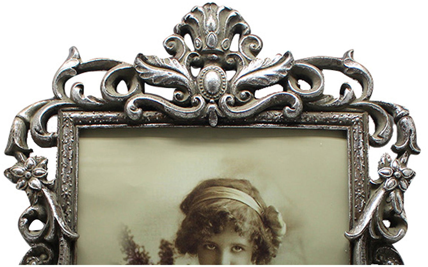 Biscottini Portafoto da appoggio a cuore in resina finitura argento anticata L23,5xPR2xH32 cm