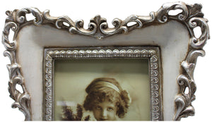 Biscottini Portafoto da appoggio verticale/orizzontale in resina finitura argento e bianca anticata L19,5xPR3xH24 cm