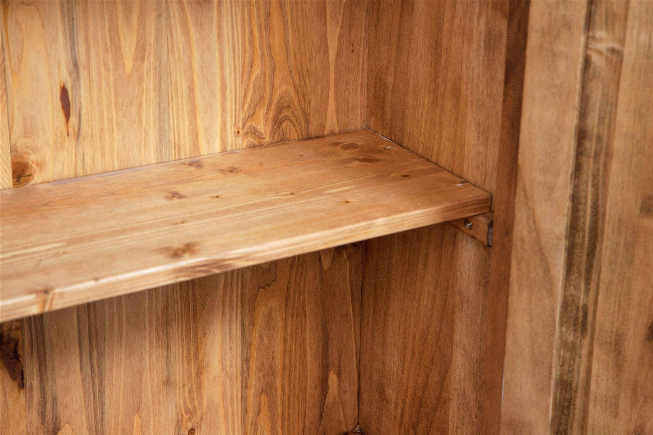 Biscottini Stipetto Country in legno massello di tiglio finitura naturale L68xPR25xH130 cm. Made in Italy