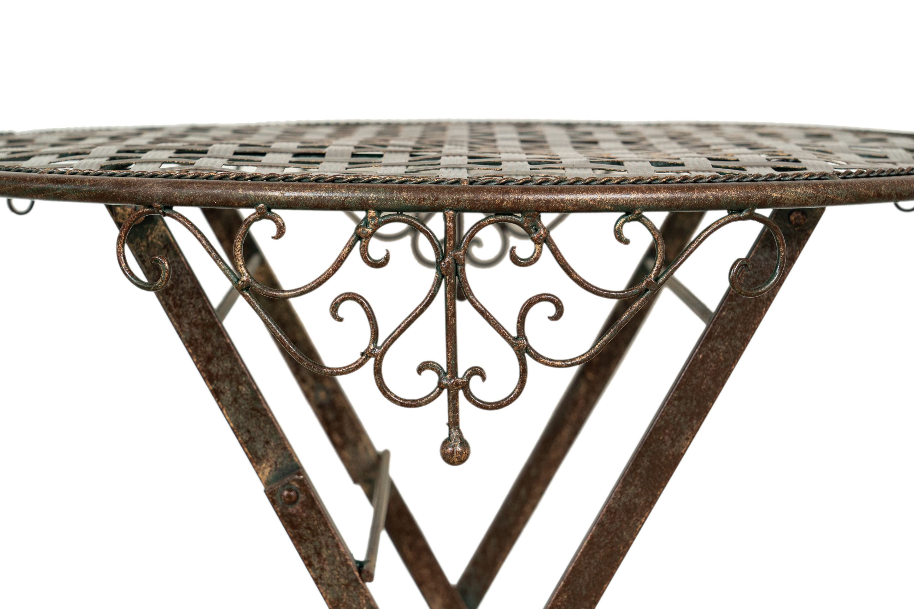 Biscottini Tavolino vassoio pieghevole in ferro battuto finitura ruggine anticata Diam.70XH76 cm