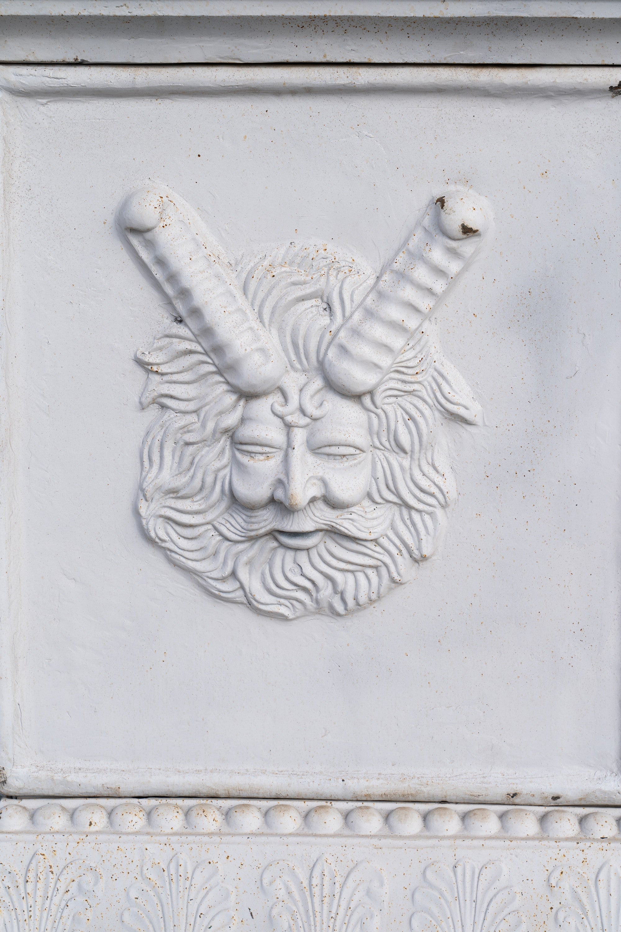 Biscottini Vaso con base in fusione di ghisa finitura bianca anticata Molto Stabile