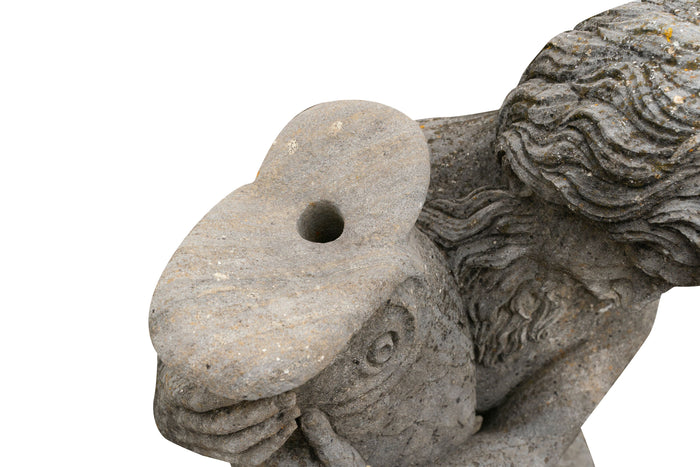 Biscottini Vecchia statua in pietra raffigurante un uomo con un pesce Molto solida robusta
