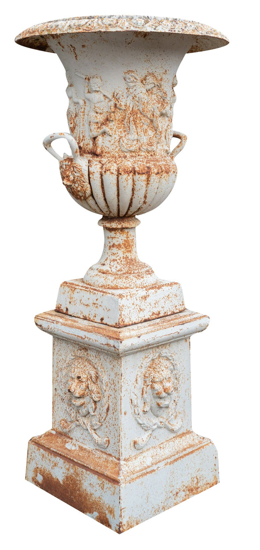 Biscottini Vecchio vaso con base in fusione di ghisa finitura bianca anticata Molto