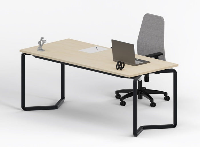 Composizione operativa compresa di scrivania moderna con struttura metallica, sedia girevole ergonomica e mobile per archivio documenti