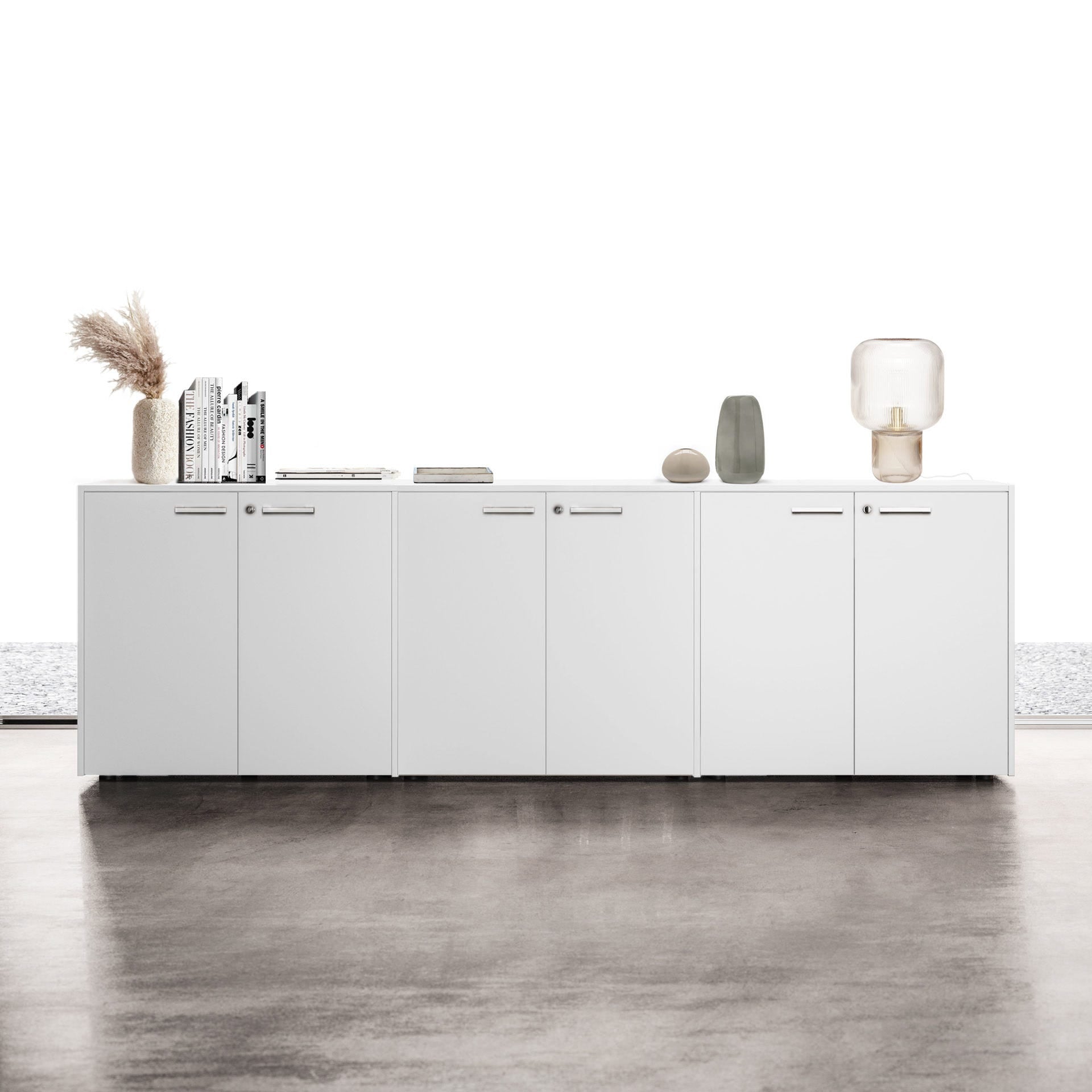 Composizione ufficio operativo completa di scrivania, cassettiera, mobile archivio e poltrona girevole