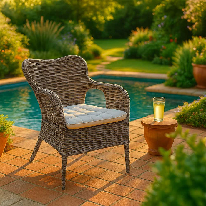 Poltrona sedia da giardino Kariba in rattan color grigio con cuscino in omaggio