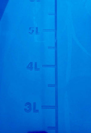 Grande Abbeveratoio a Sifone 8 Litri con Piedini Altezza Adattabile per Avicoli di Tutte le Età Sistema di Riempimento Stabile e Facile Manico per Trasporto