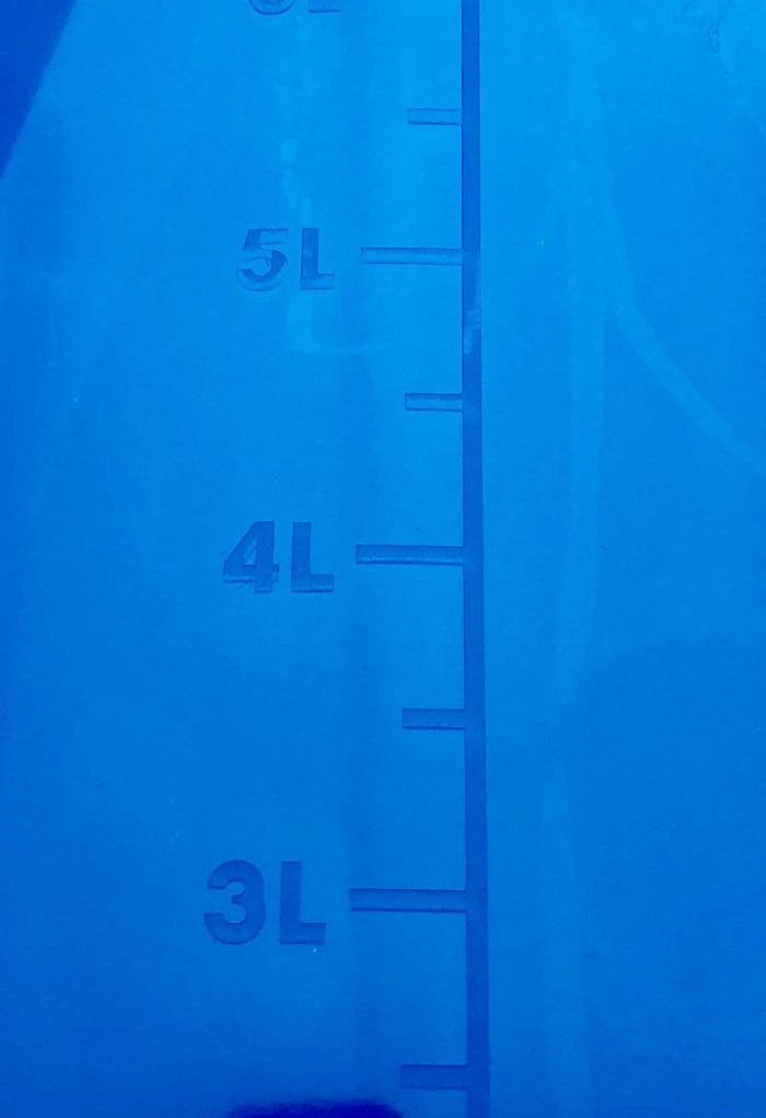Grande Abbeveratoio a Sifone 8 Litri con Piedini Altezza Adattabile per Avicoli di Tutte le Età Sistema di Riempimento Stabile e Facile Manico per Trasporto